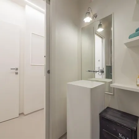 Modern & Cozy In Garibaldi - Brera Area By Rentopolis Apartment